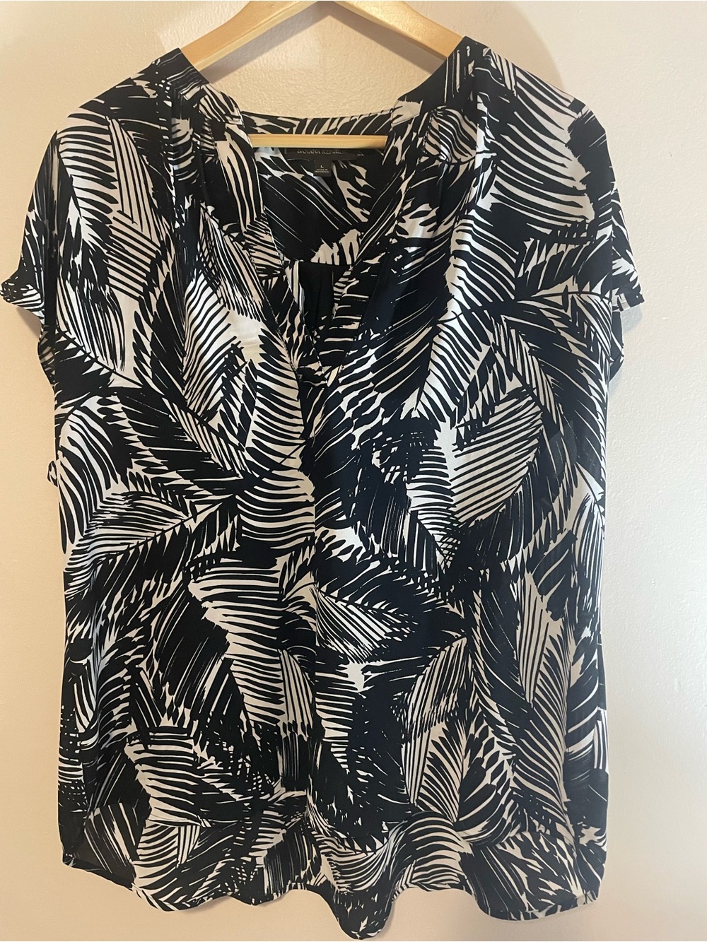 Banana Republic Black and White Palm-Print Short Sleeve Blouse